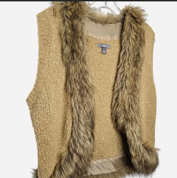 Apt 9 Tan Vest with Faux Fur Trim Women's Size Large - Picture 4 of 12